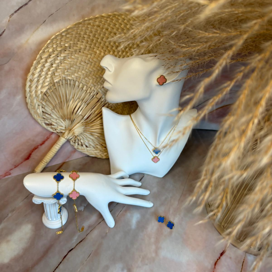 Nayara - Necklace in Gold with Blue Pendant