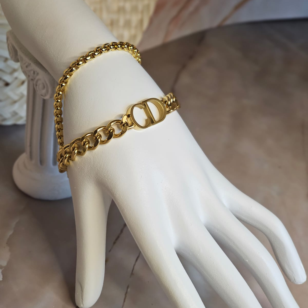 Christina - Gold link bracelet with "CD" detail