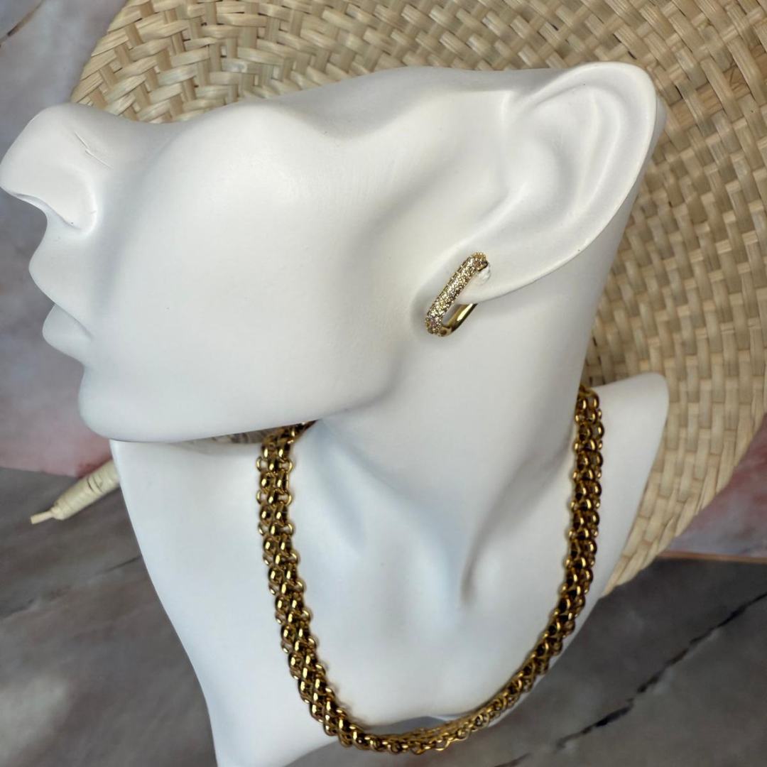 Zaina - Rectangular gold hoop earrings with crystals
