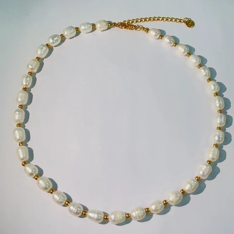 Marina Pearl Necklace – Klassische Perlenkette mit goldenen Akzenten