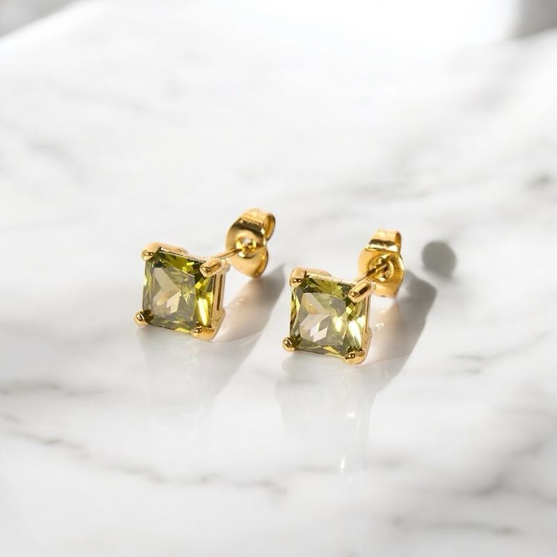 Light Green Sparkle Square Studs – 18K vergoldete Edelstahl-Ohrstecker mit Zirkonia