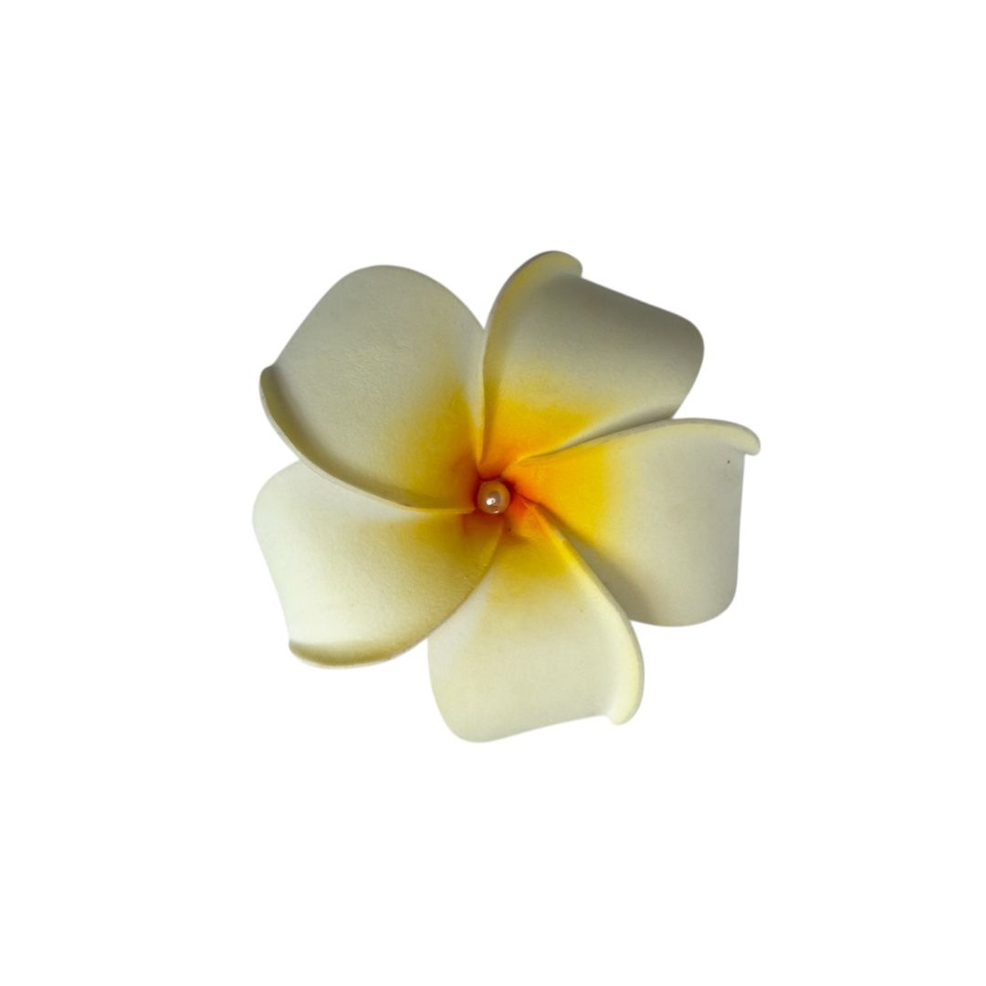Sunset Bloom – Haarclip in Blütenform mit Perlendetail
