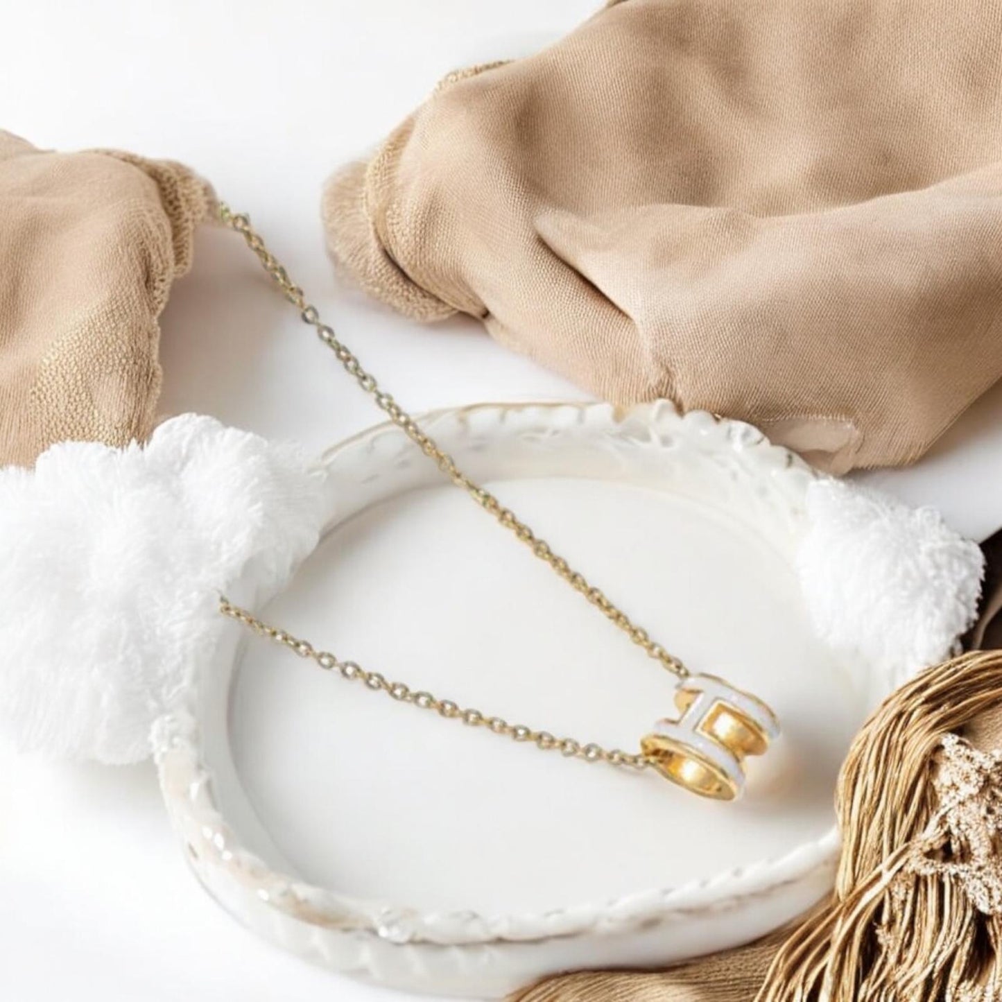 Hera - Necklace White