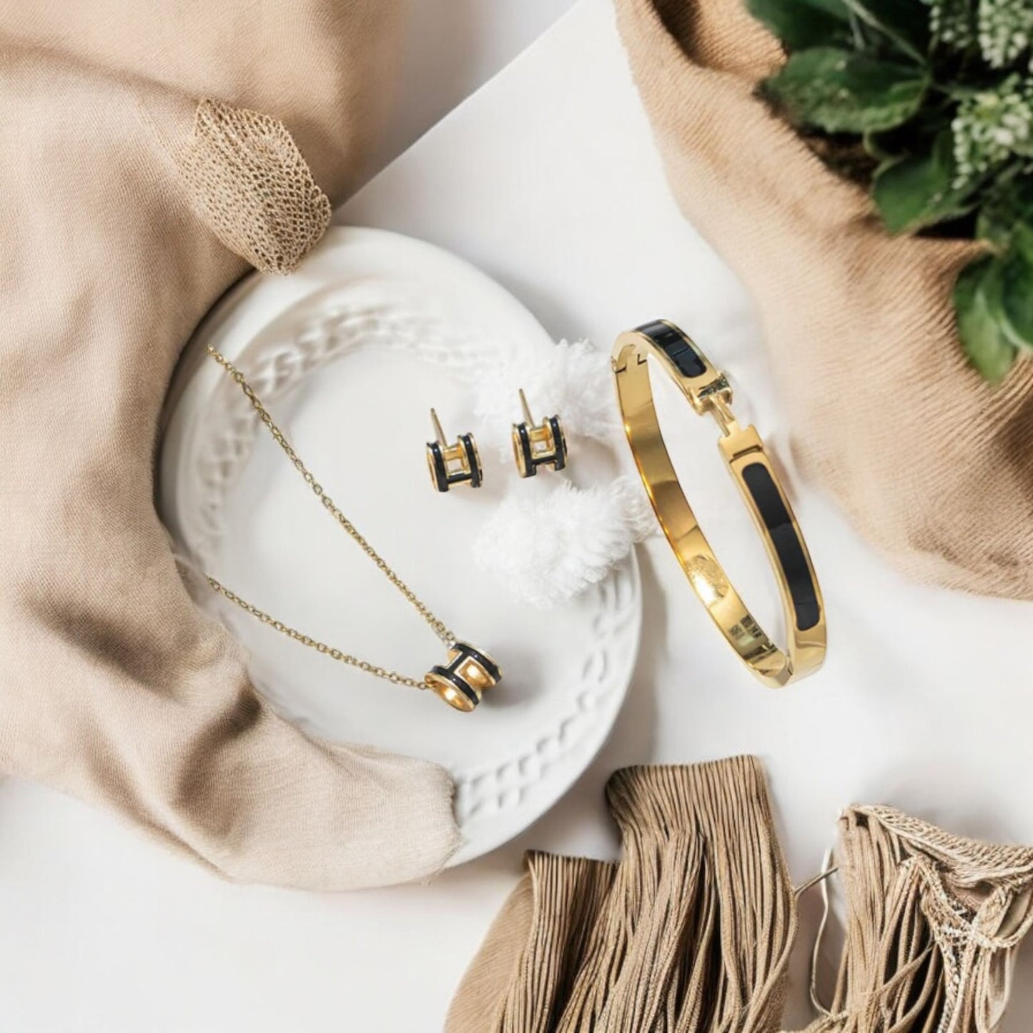 Hera - Jewelry set in black