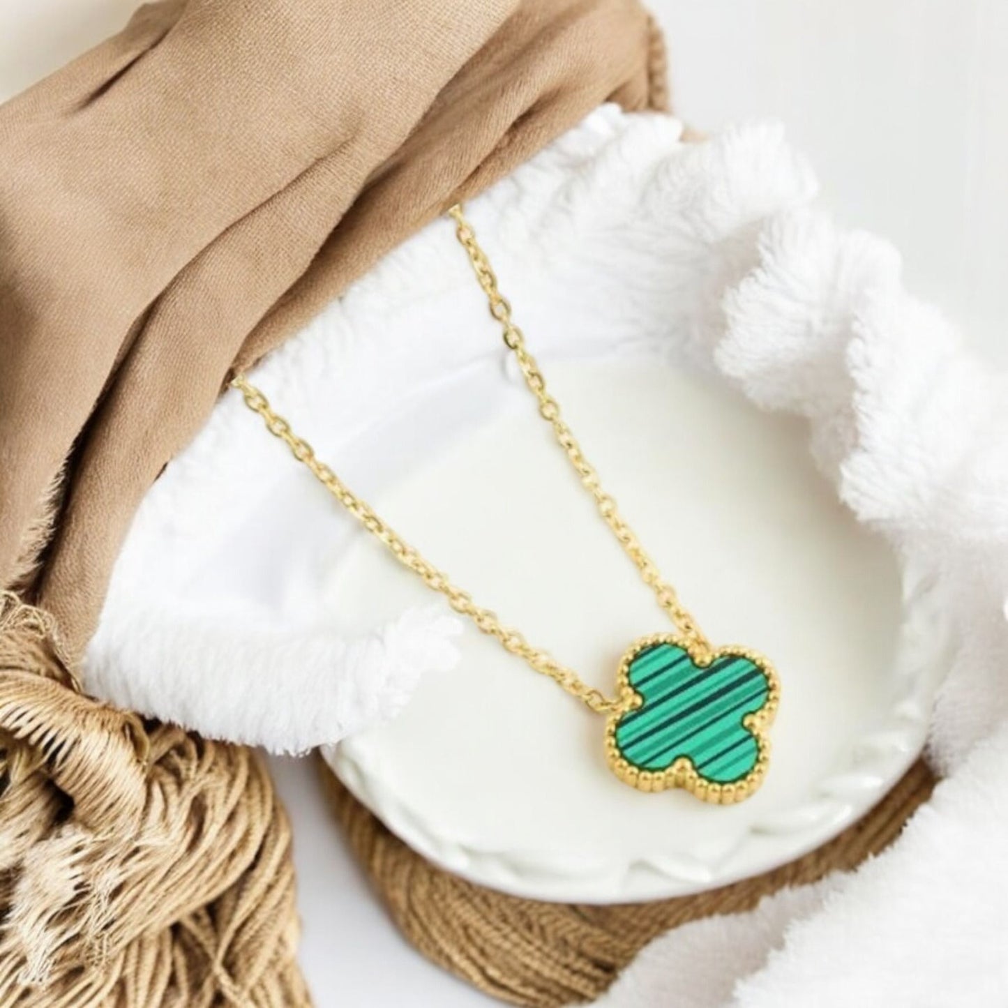 Nayara - Necklace in gold and green