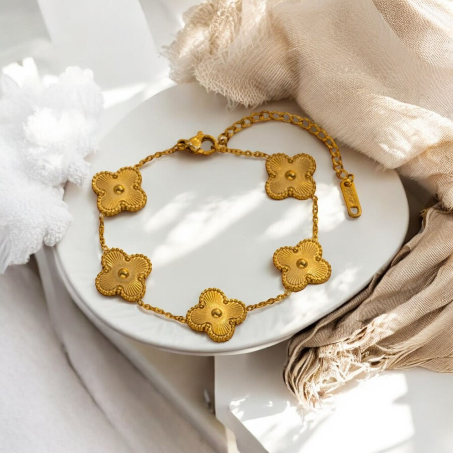 Neyda - Bracelet in Gold