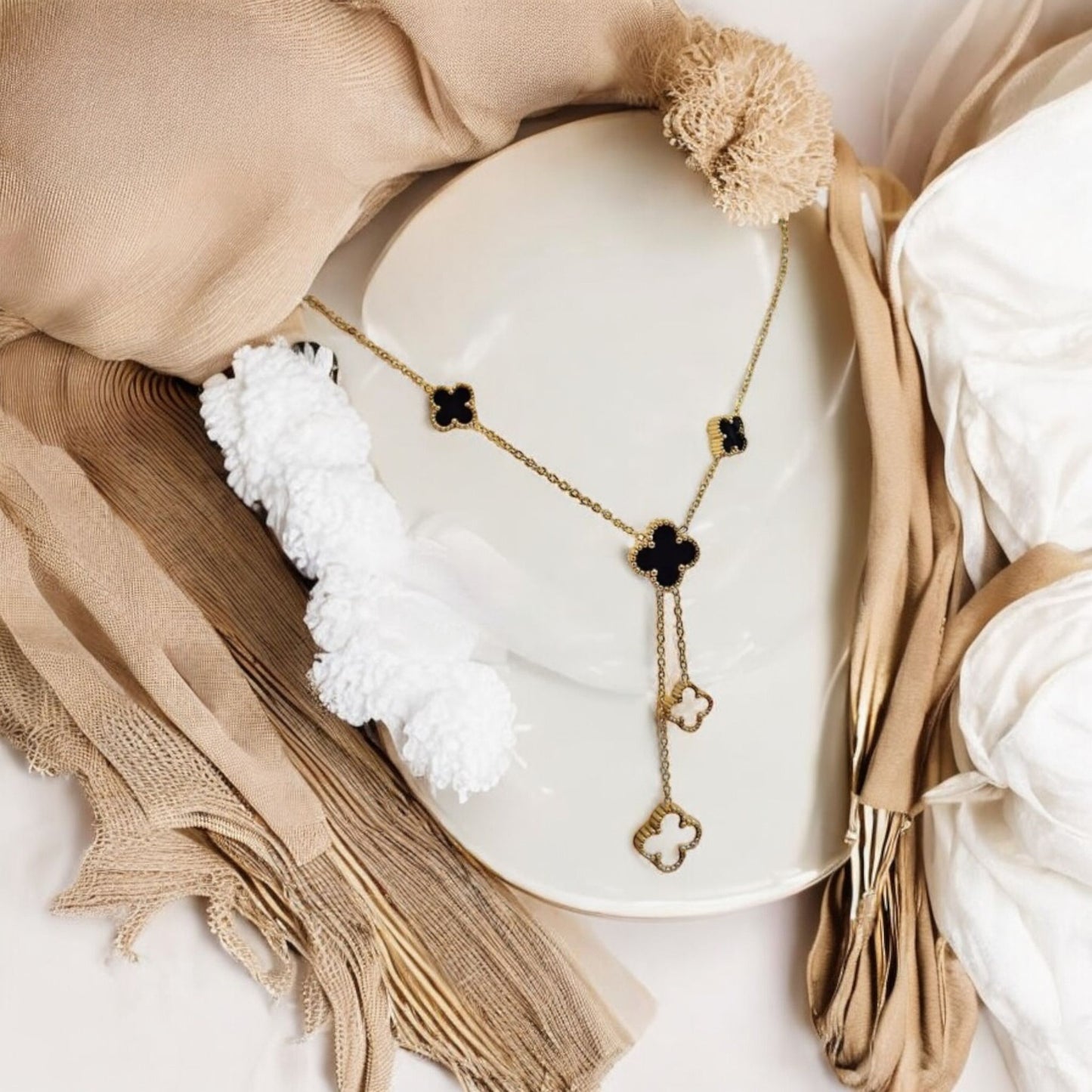 Rania - Necklace Double-Sided Black and White