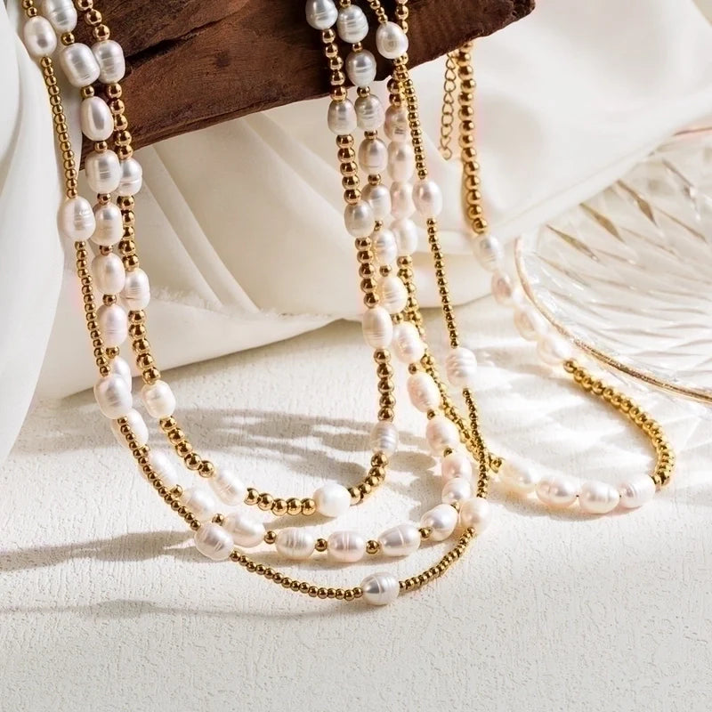 Sina Pearl Necklace – Filigrane Kette mit Süßwasserperlen & goldenen Micro-Beads