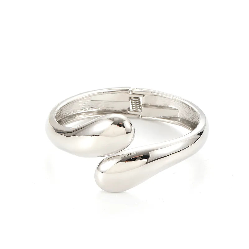 Isabella – Modernes Statement-Armreif in Tropfen-Design, Gold und Silber