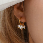 Pearl Charm Hoops – 18K Vergoldete Creolen mit Süsswasserperlen
