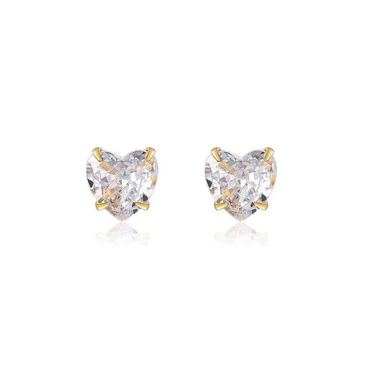 Amira Heart Studs – Herzförmige Zirkonia-Ohrstecker in Silber (5mm)