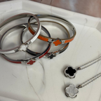 Niramon - Bangle Kleeblatt und Kristallakzenten diverse Farben