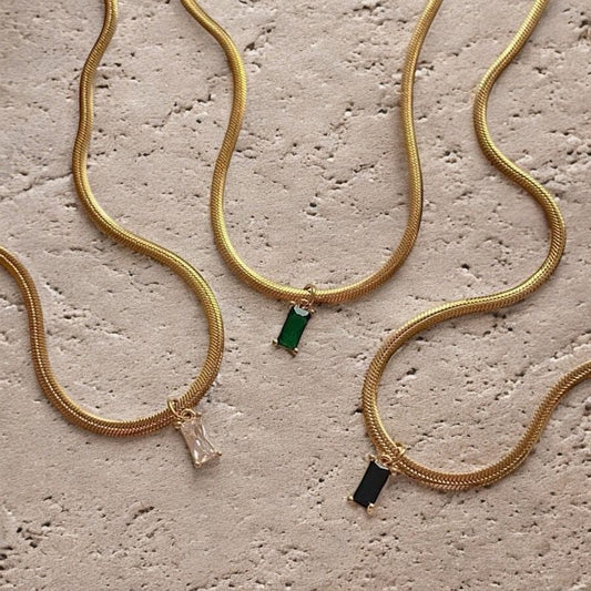Arima - Necklace in white, green or black