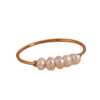 Pearl Whisper Ring – Eleganz in Gold & Süsswasserperlen