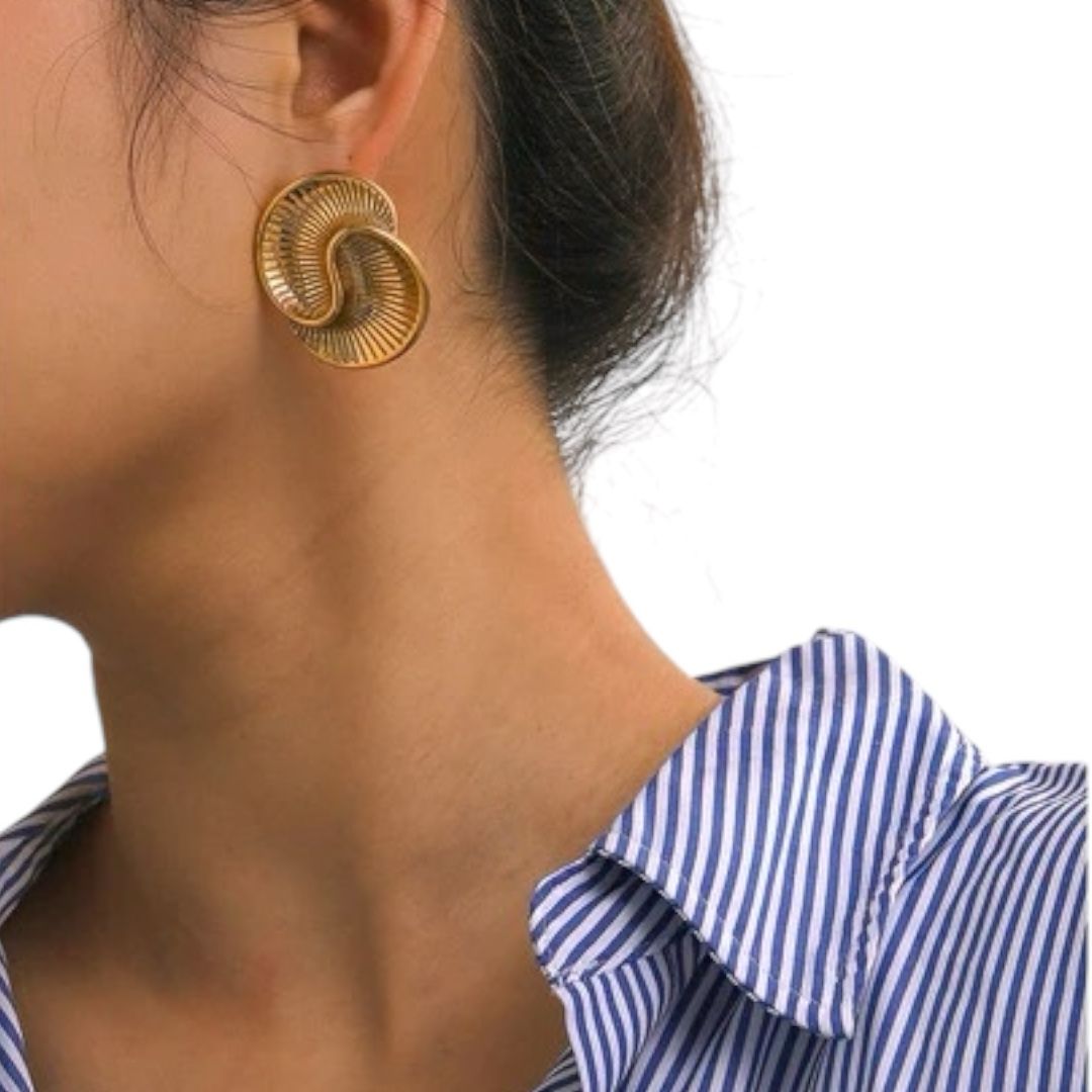 Aurora Swirl Ohrstecker – 18K Vergoldete Statement-Ohrringe
