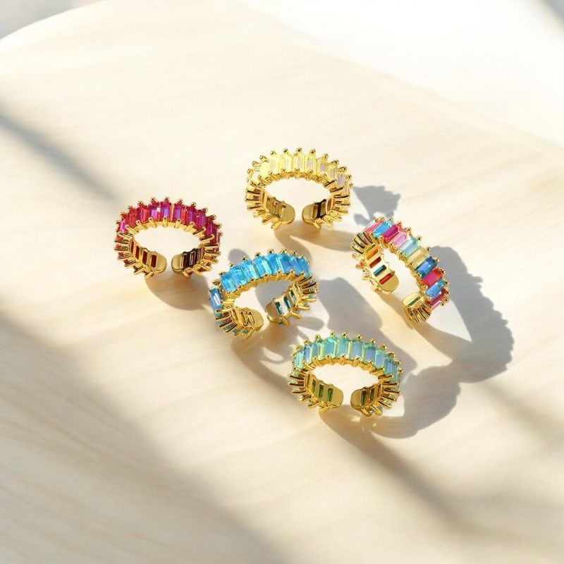 Solana Ring – Verstellbarer Ring aus Edelstahl mit grünen Zirkonia