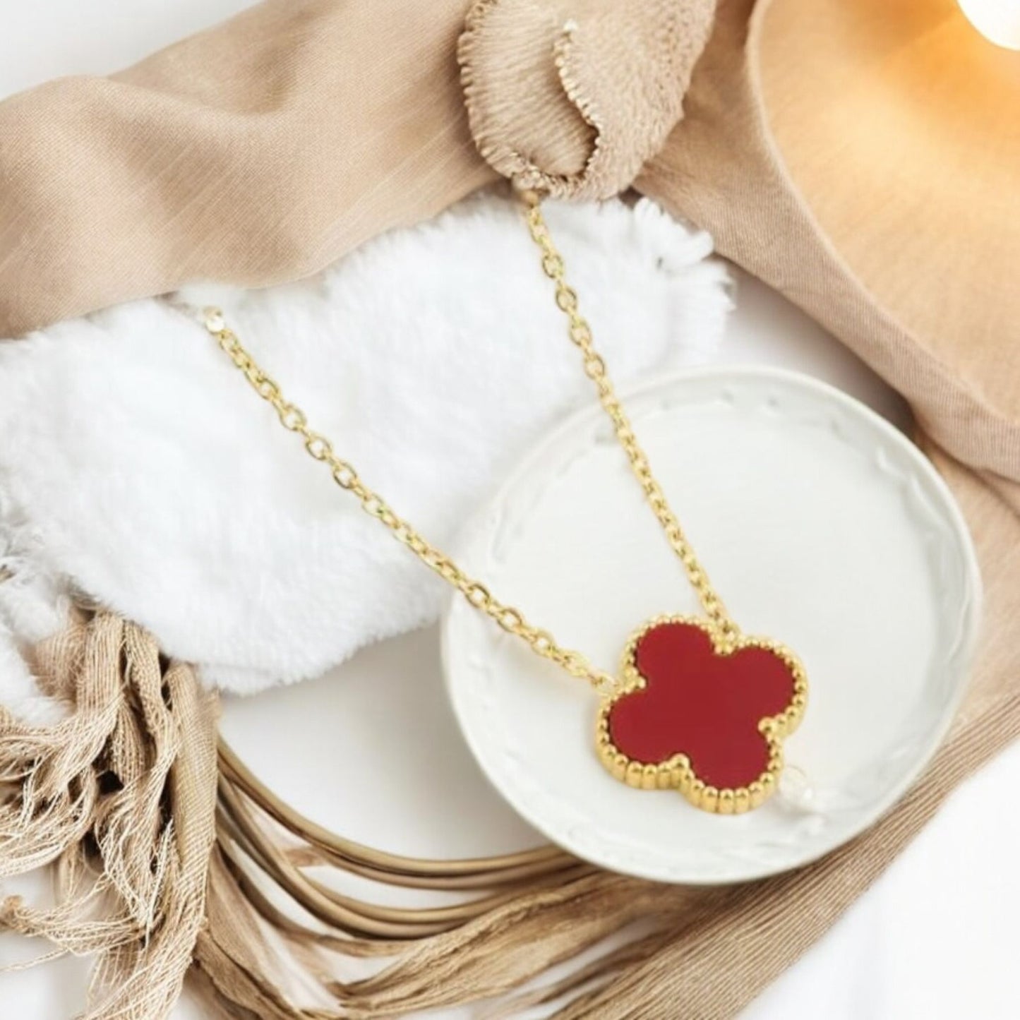 Nayara - Necklace in Gold with Red Pendant
