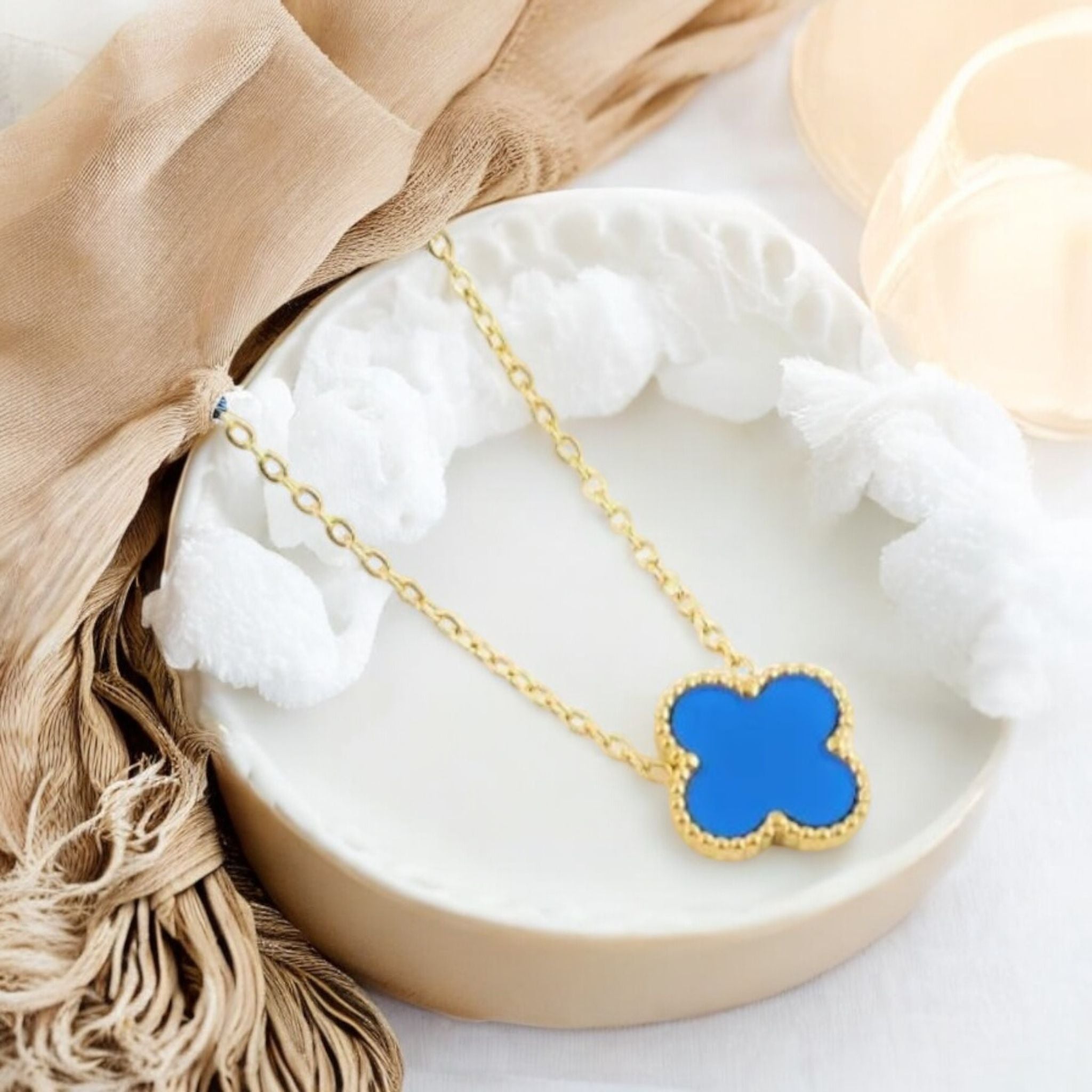 Nayara - Halskette in Gold mit Blauem Anhänger