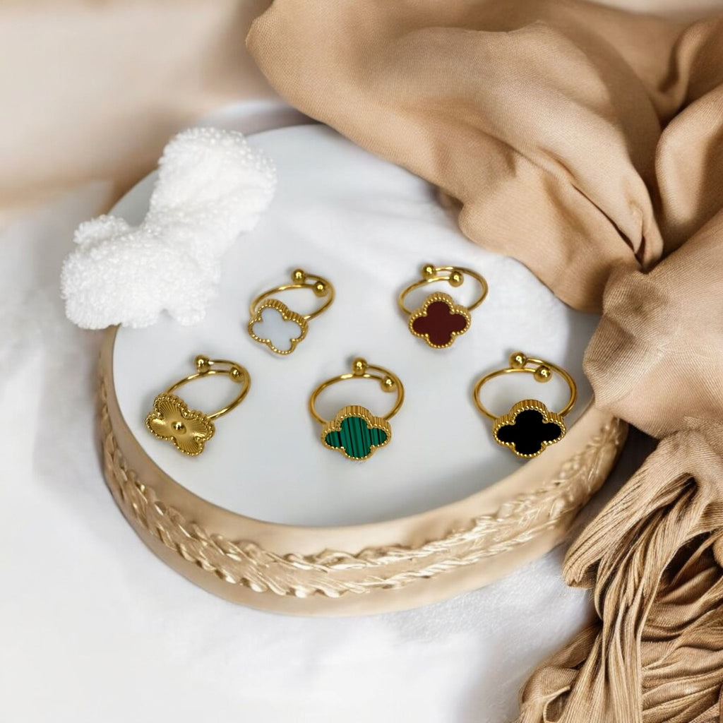 Nayeli -  Goldener Ring in Schwarz, Weiss, Rot, Grün und Gold