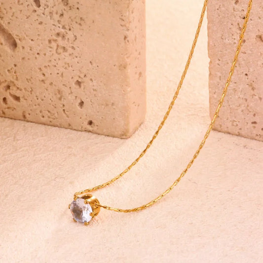 Solea Necklace – Zeitlose Halskette mit rundem Zirkonia-Anhänger in Gold