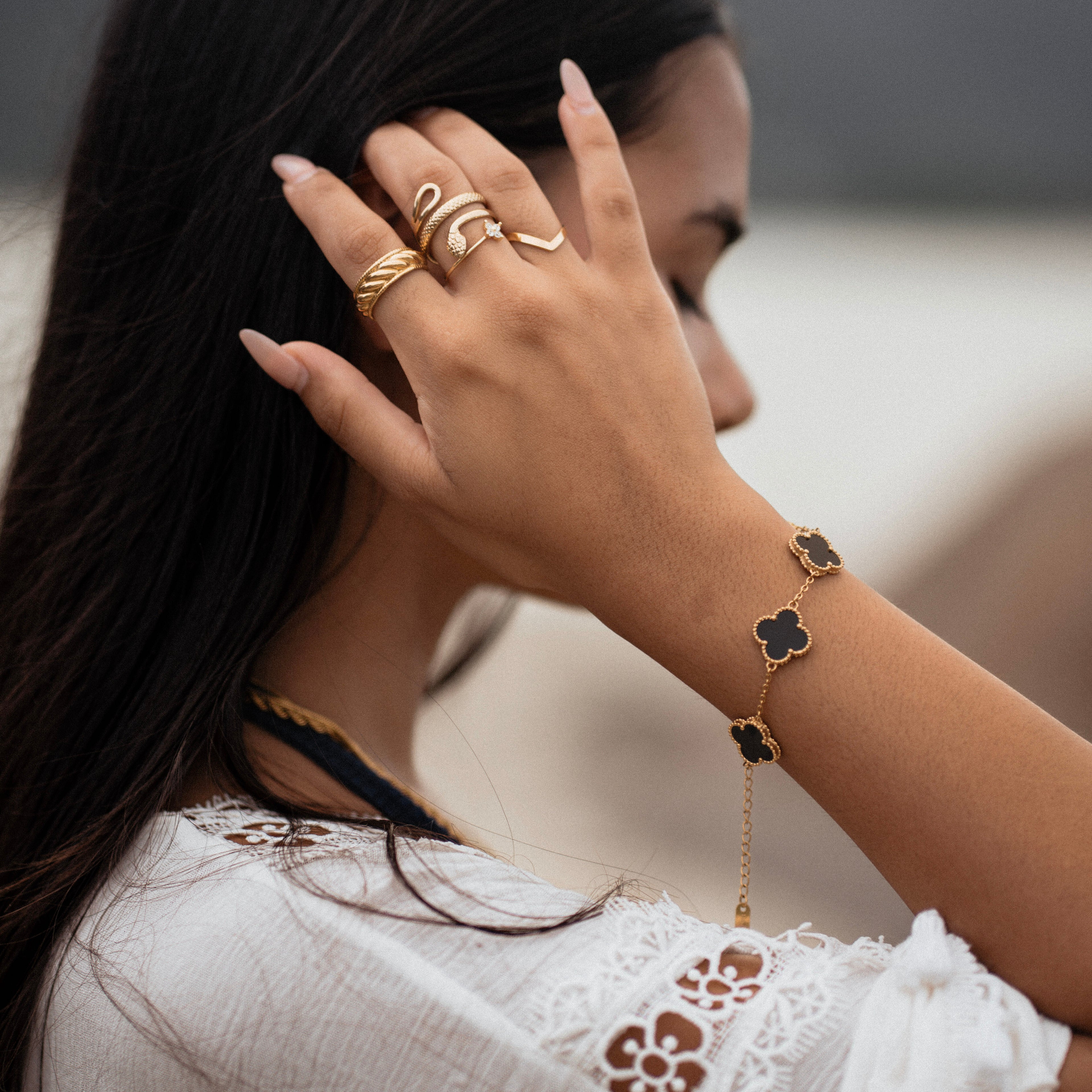 Neyda - Armkette in Gold und Schwarz