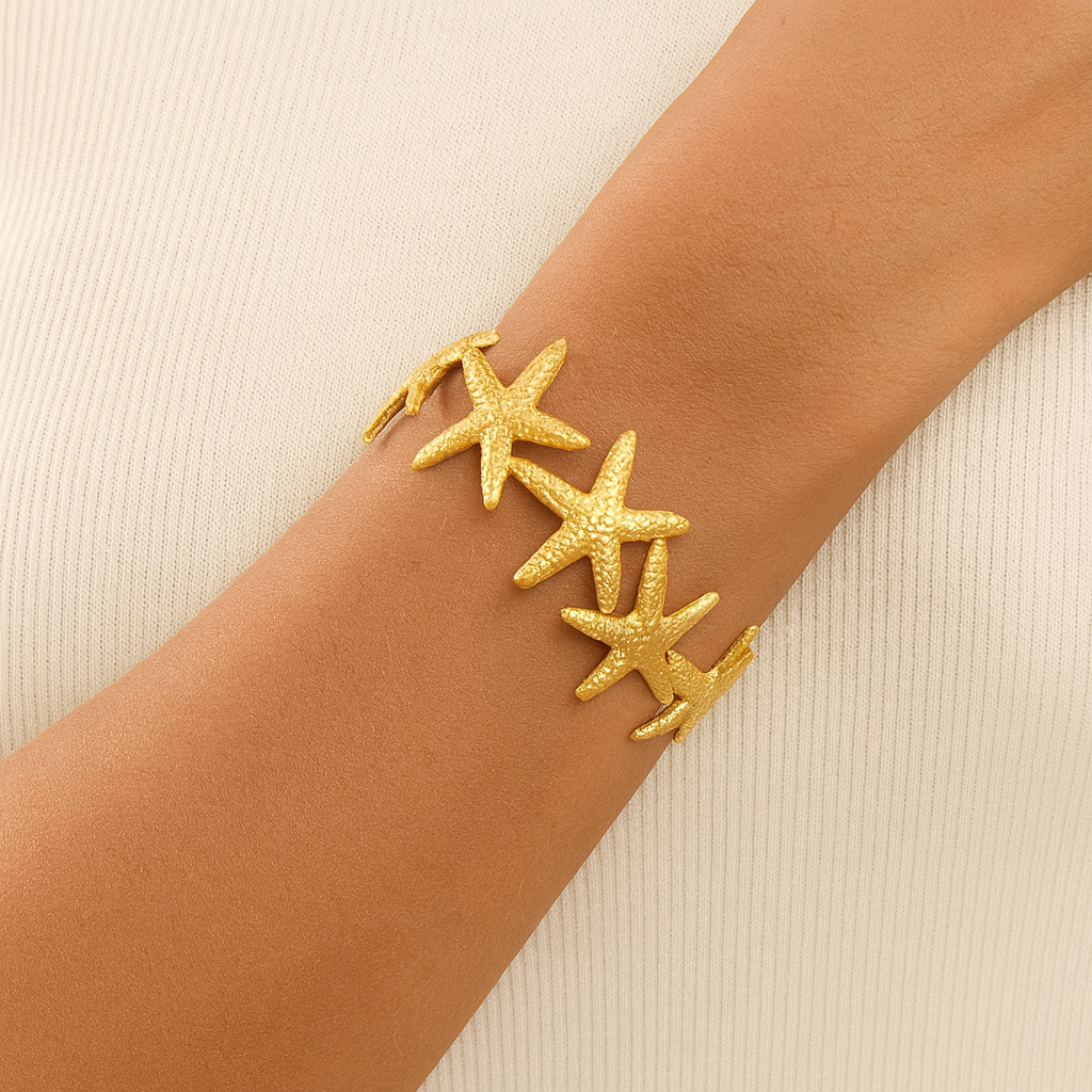 Stella – Bracelet jonc étoiles de mer doré, Manchette marine statement