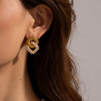 Cléo Pearl Statement-Ohrringe – Gold & Perlen im Retro-Glam Look