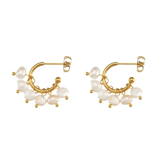 Pearl Charm Hoops – 18K Vergoldete Creolen mit Süsswasserperlen