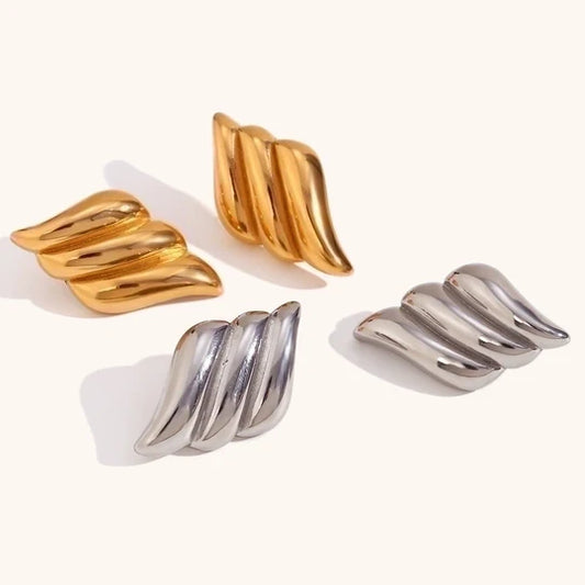 Wave Luxe Ohrstecker – Eleganz in Gold & Silber